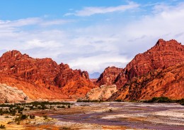新疆天山大峡谷风景图片
