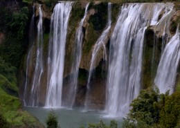 云南九龙瀑布风景图片
