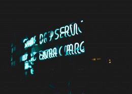 夜晚闪耀的霓虹灯图片大全