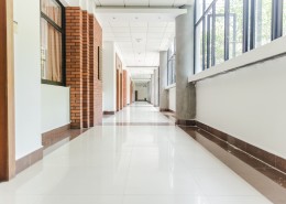 上海华东政法大学的明亮教室图片