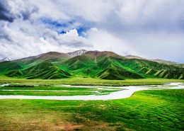 新疆巴音布鲁克风景图片