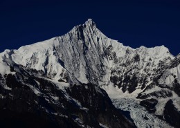 云南梅里雪山风景图片