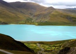 西藏羊卓雍措风景图片