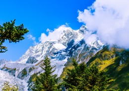 四川贡嘎山的山水风景图片