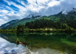 夏日四川九寨沟风景图片