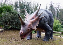白垩纪时期的恐龙模型图片