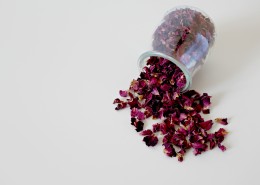 装在瓶子里的干花瓣图片大全