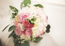 婚礼手捧鲜花图片大全