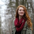 戴围巾的女孩图片