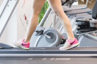 跑步机上的美女图片大全