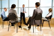 开会的白领图片