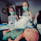 扮成医生的儿童图片