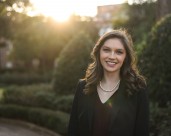 面带微笑的女孩图片