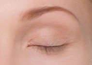 女士眉毛眼睛特写图片