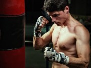 搏击运动的男人图片