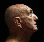 留着光头的男人图片