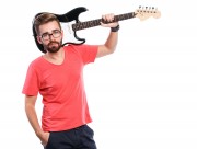 男孩和乐器吉他图片