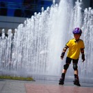 玩旱冰的小孩图片大全