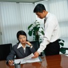 交流中的白领图片