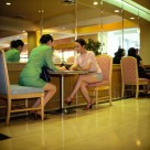 交流中的白领图片