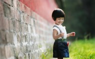 活泼小女孩图片