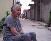 和蔼的老人图片