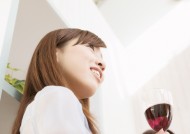 朋友聚会享用美食图片