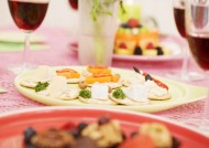 朋友聚会享用美食图片