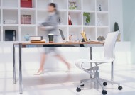 女性办公室工作图片