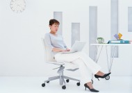 女性办公室工作图片