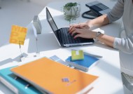 女性办公室工作图片