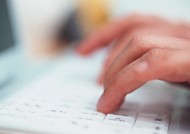 手和电脑键盘图片