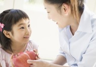 儿童吃水果图片