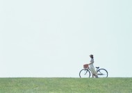 女性骑自行车休闲图片大全