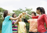 朋友户外野餐图片