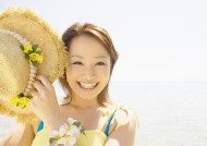 女性海边清爽度假图片