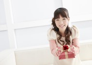 女孩和礼物图片