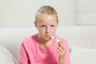 儿童生病受伤图片