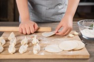 制作饺子的过程图片