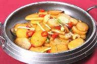 美味的家常干锅土豆片图片