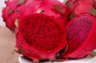 好吃的红心火龙果图片