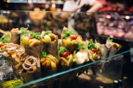集市上的各种食物图片