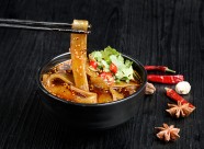 鲜香好吃的酸辣粉图片大全