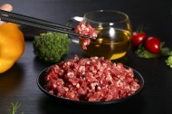 红色切碎的牛肉馅图片