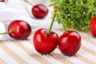 红色诱人樱桃图片