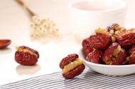 好吃的红枣加核桃图片
