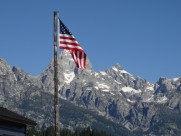 随风飘扬的美国国旗图片