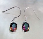 一对精致的耳环图片