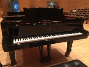 精美典雅的钢琴图片