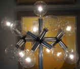 点亮了的灯泡图片